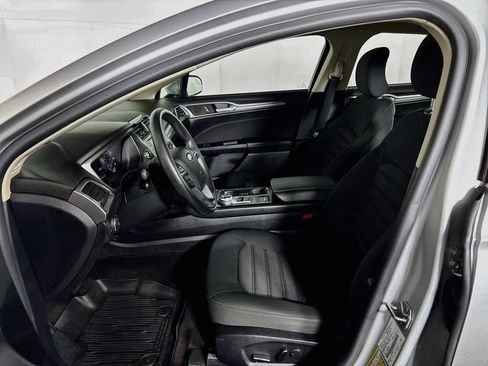Used 2017 Ford Fusion SE FWD image 11