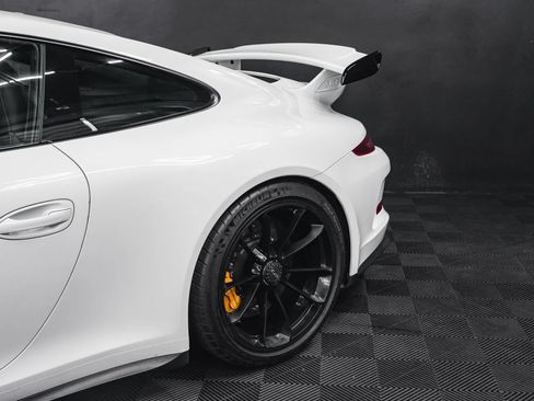 Used 2015 Porsche 911 GT3 RWD image 8
