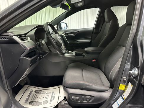Used 2022 Toyota RAV4 SE w/ Carpet Mat Package (TMS) image 11