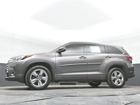 Used 2017 Toyota Highlander Limited image 48