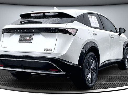 Used 2023 Nissan Ariya AWD image 6