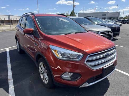 Used 2019 Ford Escape SEL w/ Ford Safe & Smart Package AWD/4WD image 5
