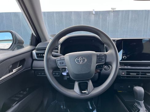 Used 2025 Toyota Camry LE image 27