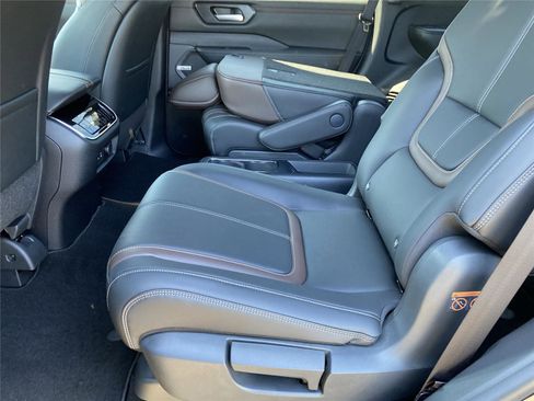 New 2026 Nissan Armada SL w/ Captain's Chari Seat Package image 28