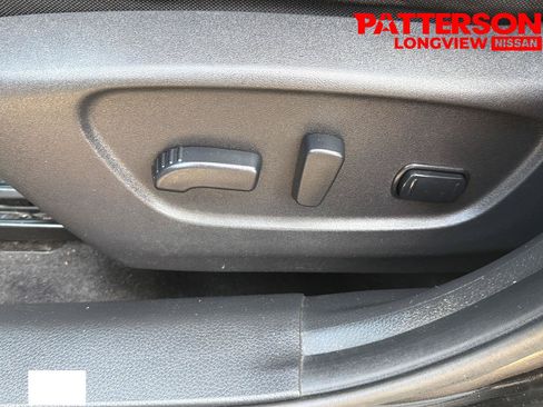 Used 2019 Nissan Rogue SV w/ Premium Package FWD image 20