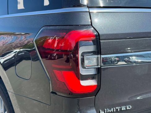 Used 2024 Ford Expedition Limited AWD/4WD image 9