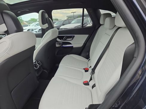 Used 2023 Mercedes-Benz GLC 300 4MATIC image 25