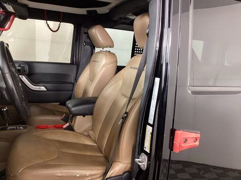 Used 2015 Jeep Wrangler Unlimited Rubicon w/ Dual Top Group image 14