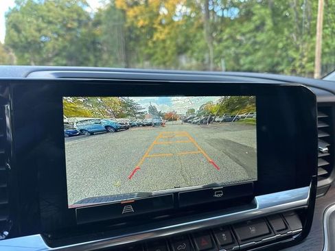 Used 2025 GMC Sierra 1500 SLT image 18