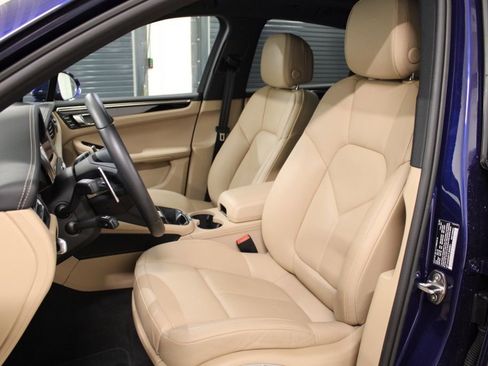 Certified 2026 Porsche Macan image 5