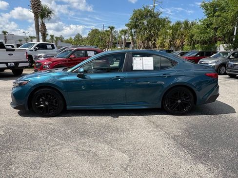 Used 2025 Toyota Camry SE FWD image 4