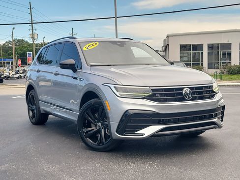 Used 2023 Volkswagen Tiguan SE R-Line FWD image 34