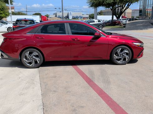 Used 2024 Hyundai Elantra SEL w/ Convenience Package FWD image 11