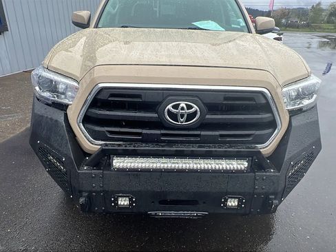 Used 2016 Toyota Tacoma SR5 w/ SR5 Appearance Package (SN) AWD/4WD image 2