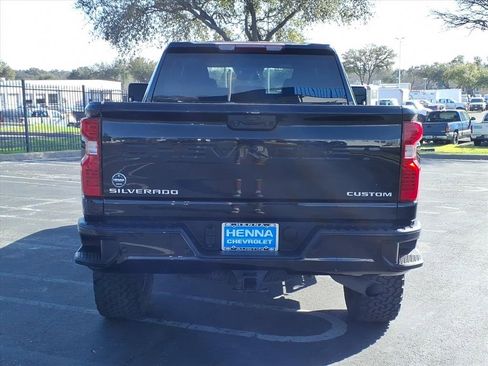 Used 2024 Chevrolet Silverado 2500 Custom w/ Custom Value Package image 11