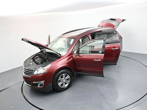 Used 2016 Chevrolet Traverse LT image 37