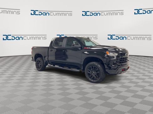 Used 2026 Chevrolet Silverado 1500 LT Trail Boss w/ Convenience Package II AWD/4WD image 2