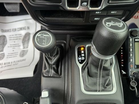 Used 2018 Jeep Wrangler Unlimited Sahara w/ Safety Group image 15