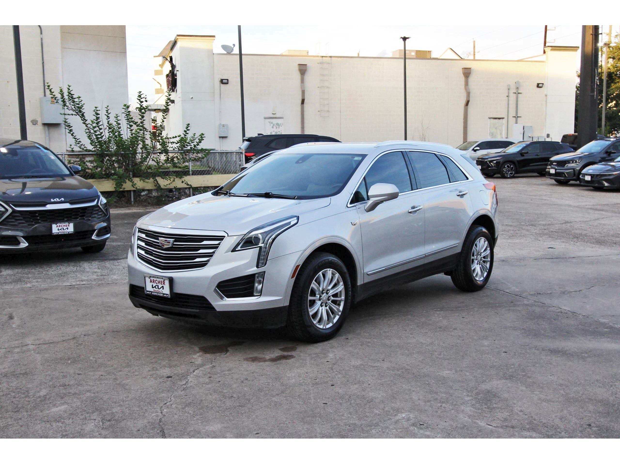 Used 2018 Cadillac XT5 FWD image 3
