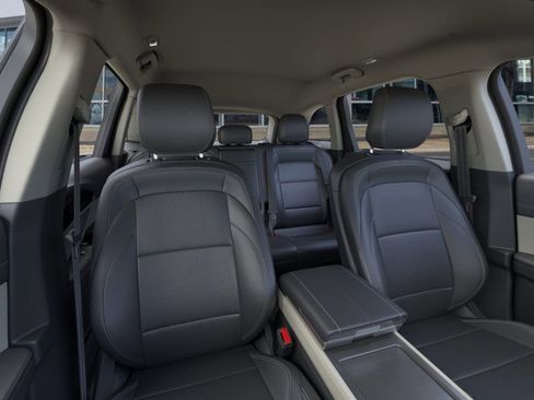 Used 2025 Lincoln Nautilus Premier image 10