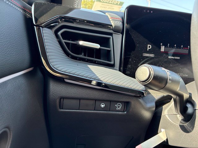 Used 2025 Nissan Kicks SR FWD image 25