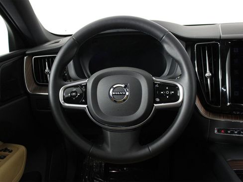 Certified 2023 Volvo XC60 B6 Ultimate w/ Protection Package Premier image 8