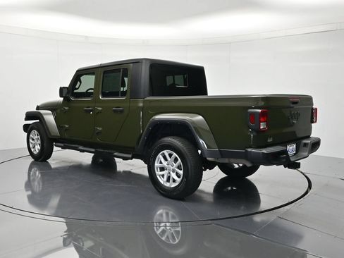 Used 2023 Jeep Gladiator Sport AWD/4WD image 7