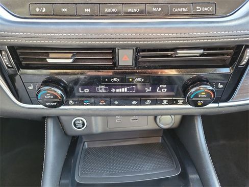 Used 2021 Nissan Rogue SL w/ Premium Package image 35