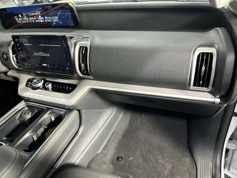 New 2025 Ford Expedition Active image 41