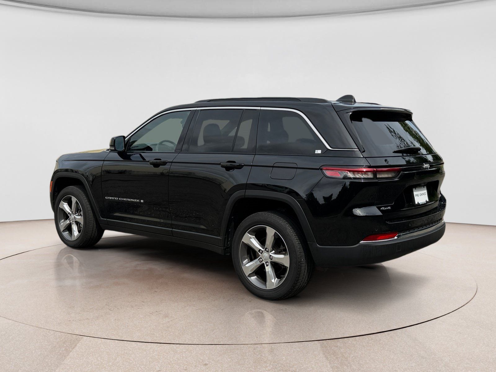 Used 2025 Jeep Grand Cherokee Limited AWD/4WD image 3