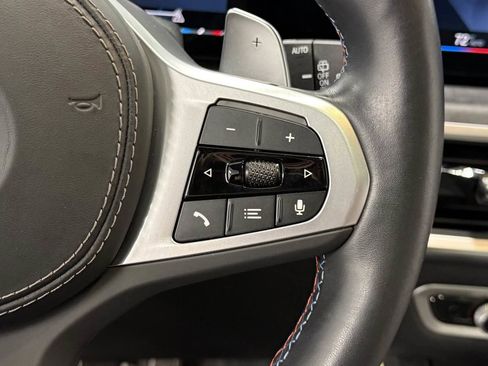 Used 2023 BMW X7 M60i image 26