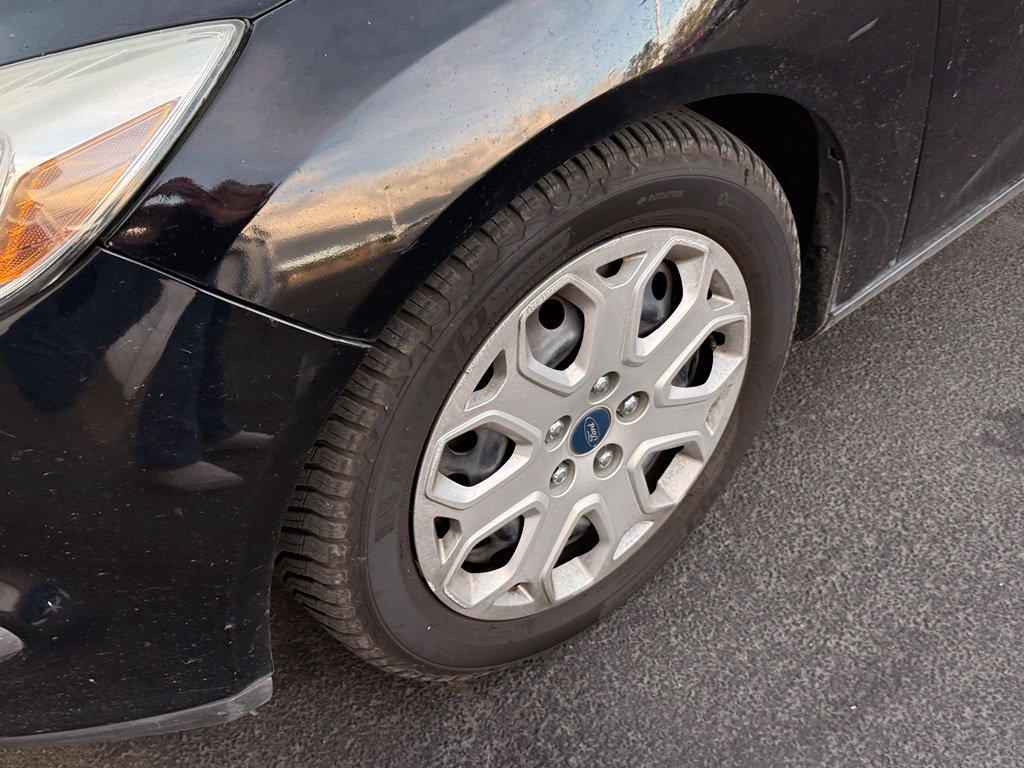 Used 2012 Ford Focus SE w/ SE Winter Pkg FWD image 11