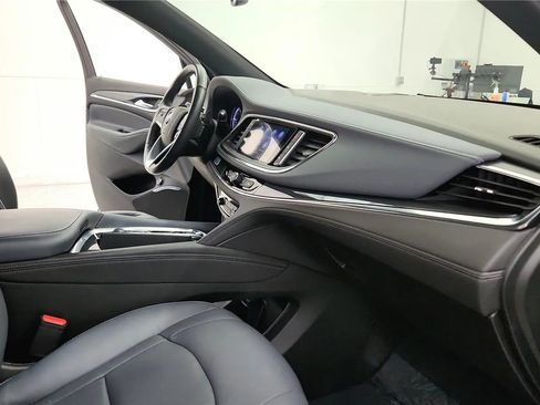 Used 2023 Buick Enclave Essence image 35