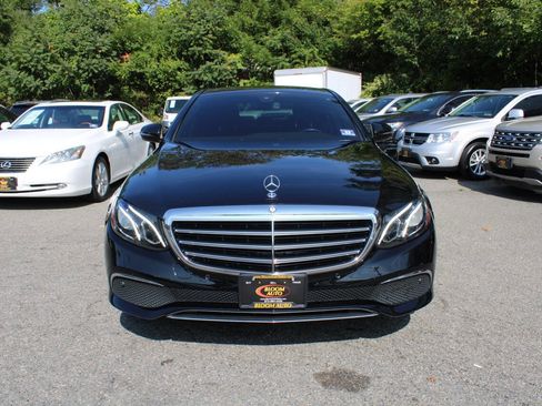 Used 2017 Mercedes-Benz E 300 4MATIC image 2