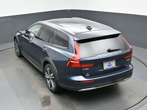 Used 2025 Volvo V60 B5 Cross Country Plus AWD/4WD image 45