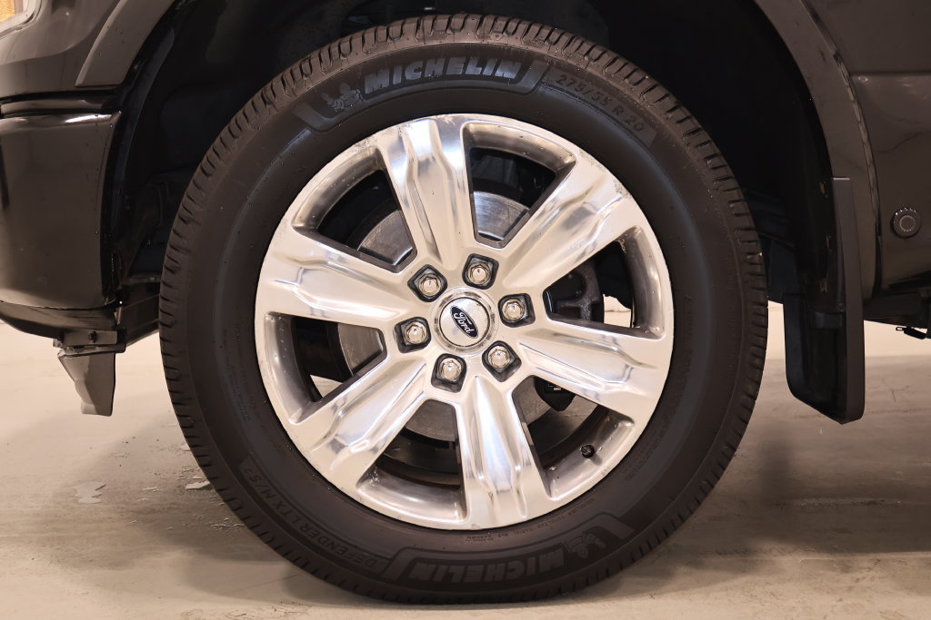 Used 2015 Ford F150 Platinum w/ Equipment Group 701A Luxury AWD/4WD image 47