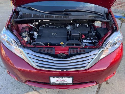 Used 2015 Toyota Sienna XLE Premium image 12