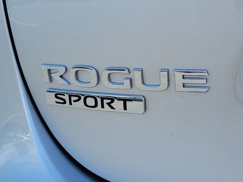 Used 2020 Nissan Rogue Sport SV image 29