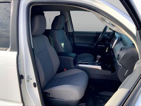 Used 2022 Toyota Tacoma SR5 RWD image 9