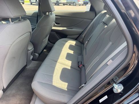 Used 2025 Hyundai Elantra SEL FWD image 13