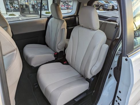 Used 2014 MAZDA MAZDA5 Sport image 35