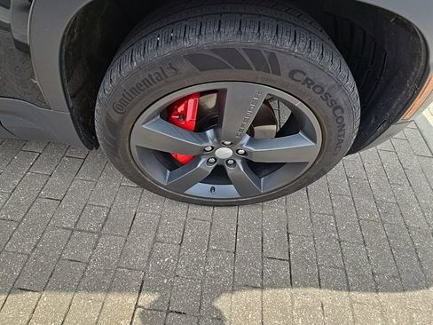 Used 2024 Land Rover Defender 110 SE image 11