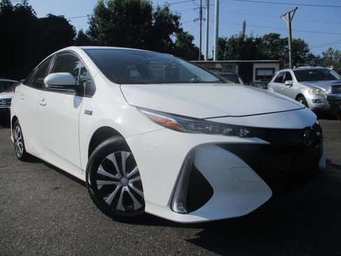 Used 2021 Toyota Prius Prime LE image 2