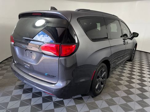Used 2019 Chrysler Pacifica Limited w/ Advanced Safetytec Group FWD image 5
