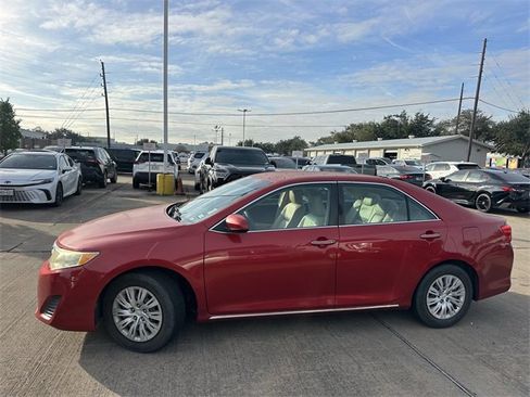 Used 2014 Toyota Camry LE image 8