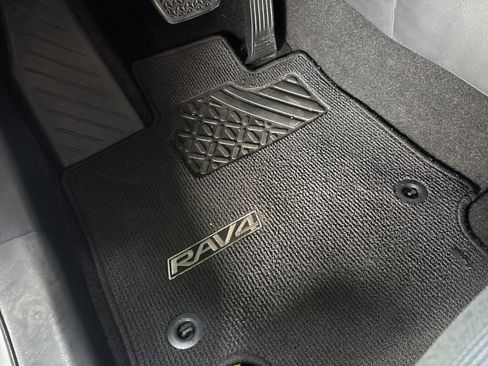 Used 2019 Toyota RAV4 LE w/ Carpet Mat Package FWD image 17