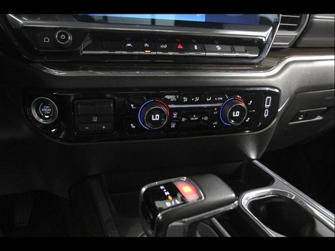 Certified 2024 Chevrolet Silverado 1500 LT Trail Boss w/ Convenience Package II AWD/4WD image 17
