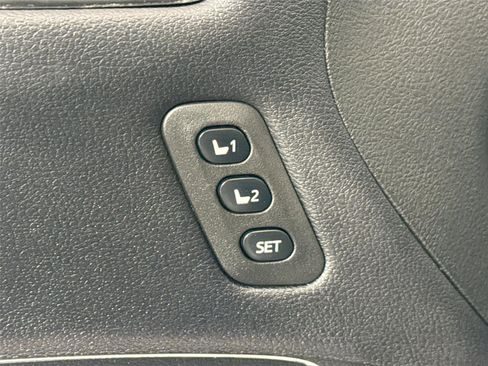 Used 2018 Toyota Avalon XLE Premium image 33