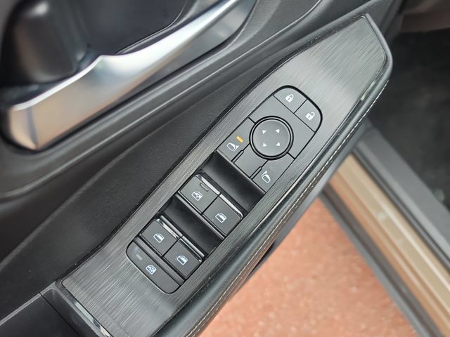Used 2025 Nissan Rogue SV AWD/4WD image 11