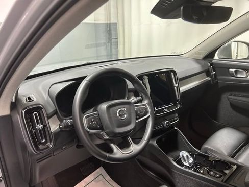 Used 2025 Volvo XC40 B5 Plus AWD/4WD image 10